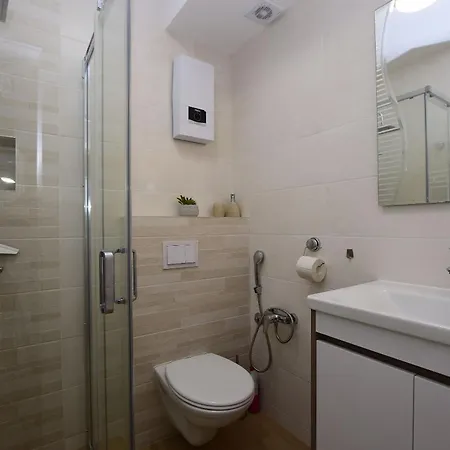 Апартаменты Adrian