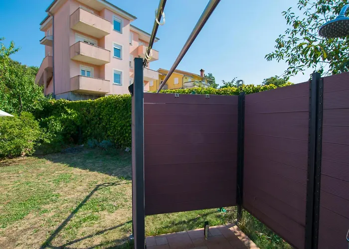 Апартаменты Adrian *